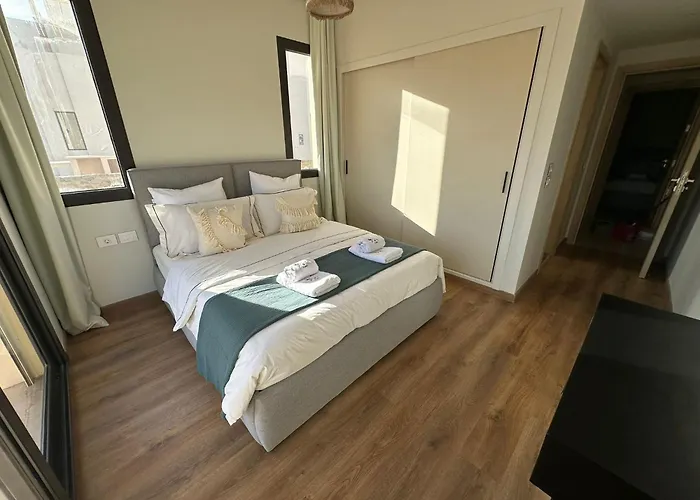 Villa Shedwan 3 Bed And Nanny Townhouse *